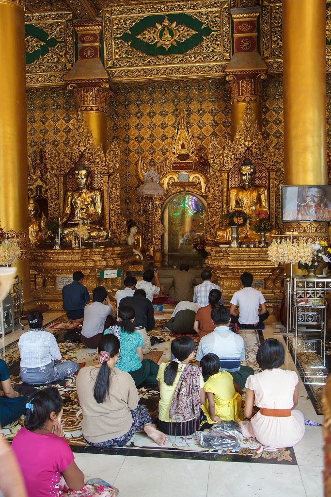 16-Around the upper terrace of the Shwedagon Pagoda.jpg